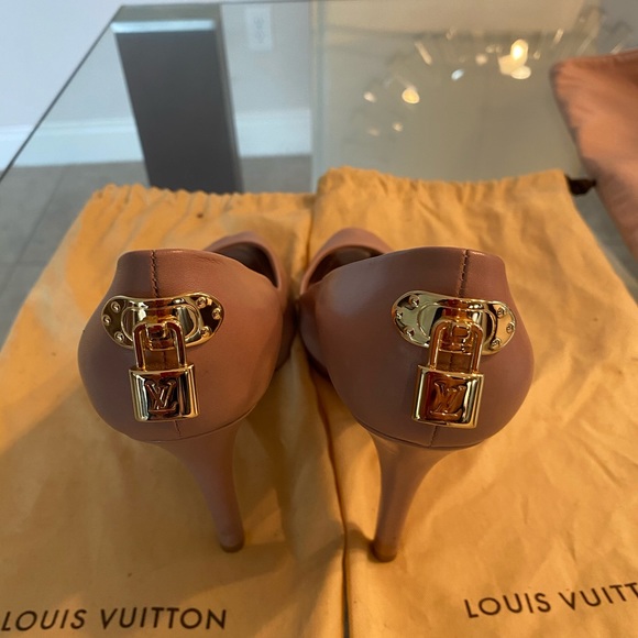 Nude/blush color Louis Vuitton heels. - Picture 2 of 7